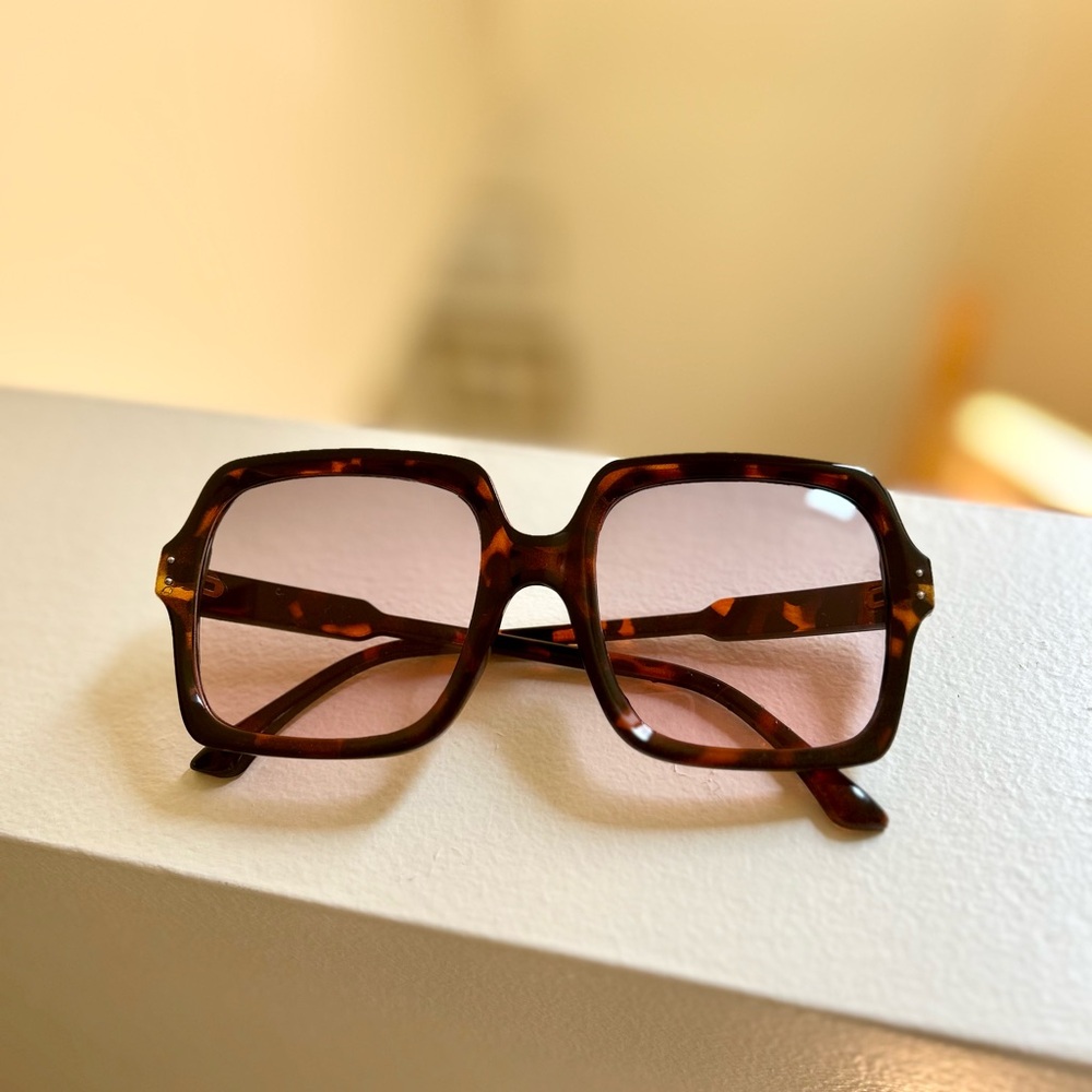 Tortoise Shell Square 70s Style Sunglasses
